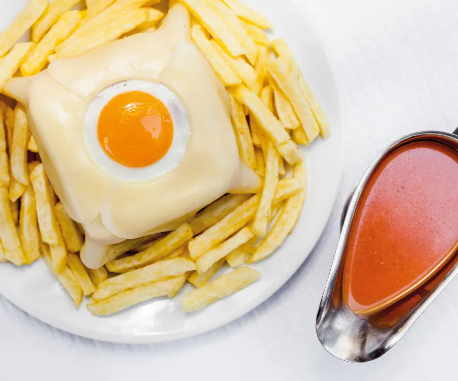 Francesinha — культовый сэндвич Порту